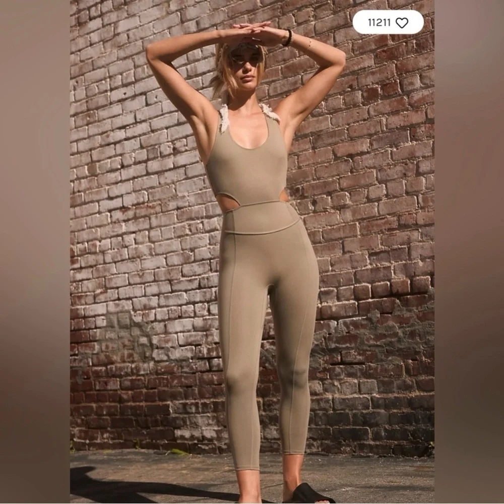 Free People Movement Back it Up- Romper Sage Beige NWT Size XS - Picture 4 of 10